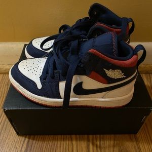Jordan 1 Mid SE